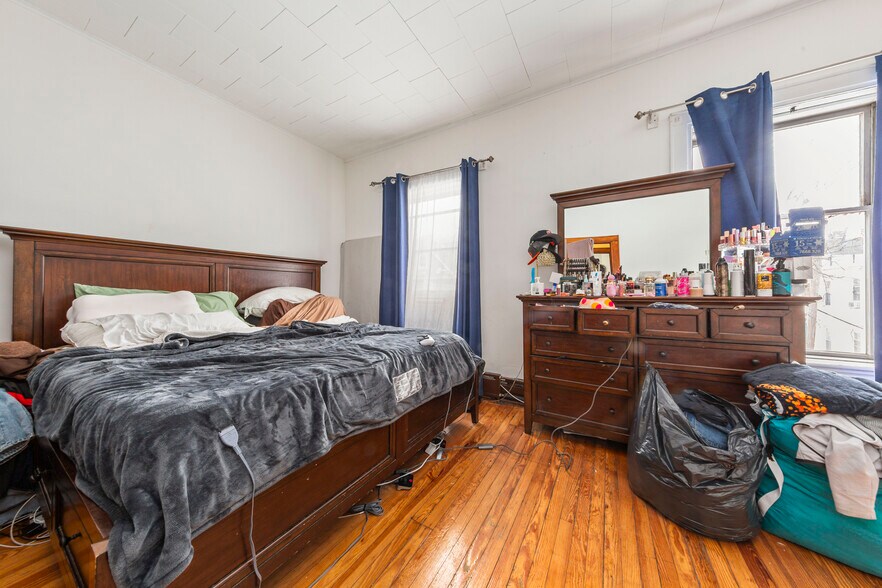 More Photos Of 94-12 Jamaica Ave, Woodhaven Storefront Retail Residential For Sale