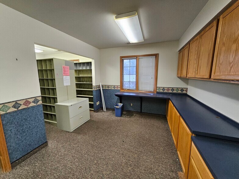 More Photos Of 13330 Darmstadt Rd, Evansville Office For Sale