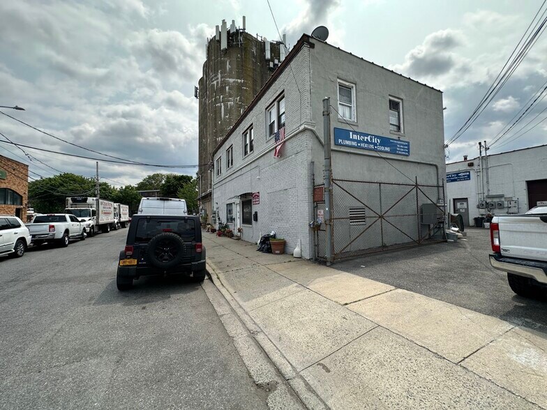 More Photos Of 22 Van Buren Ave, Floral Park Warehouse For Lease