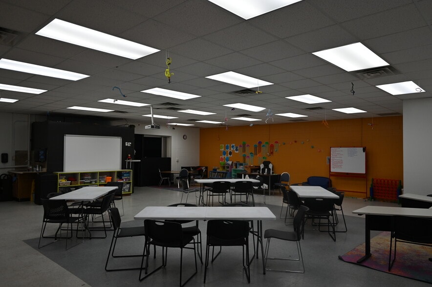 More Photos Of 1426 E Lincolnway, Cheyenne Sports And Entertainment For Sale