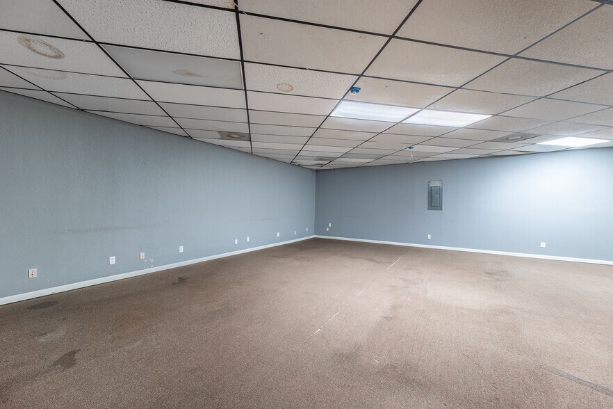 More Photos Of 602 E Outer Rd, Poplar Bluff Warehouse For Sale