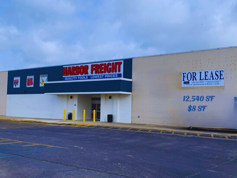 More Photos Of 2513 W Kingshighway, Paragould Department Store For Lease