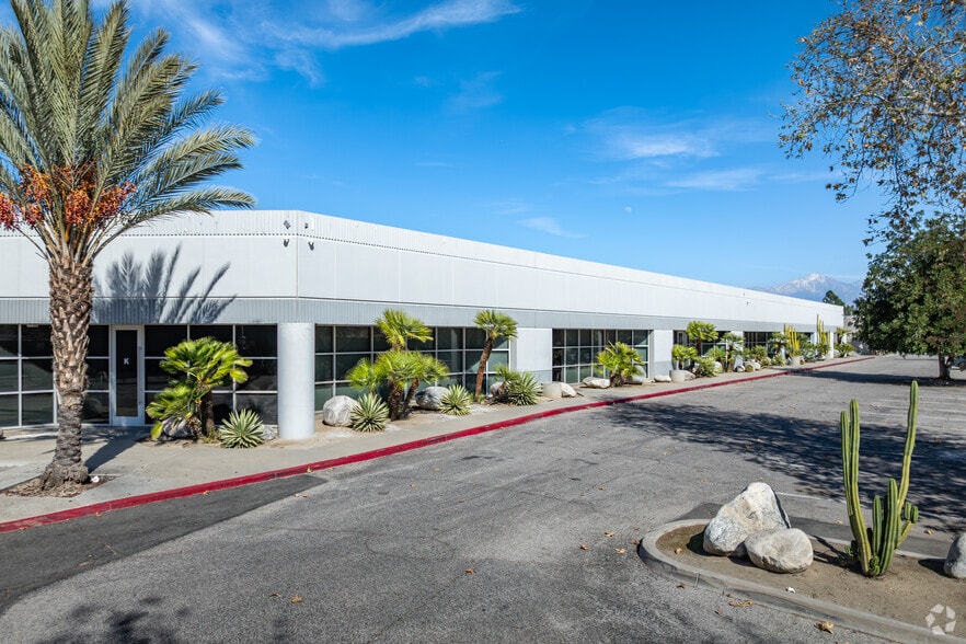 More Photos Of 2211 S Hunts Ln, San Bernardino Showroom For Lease