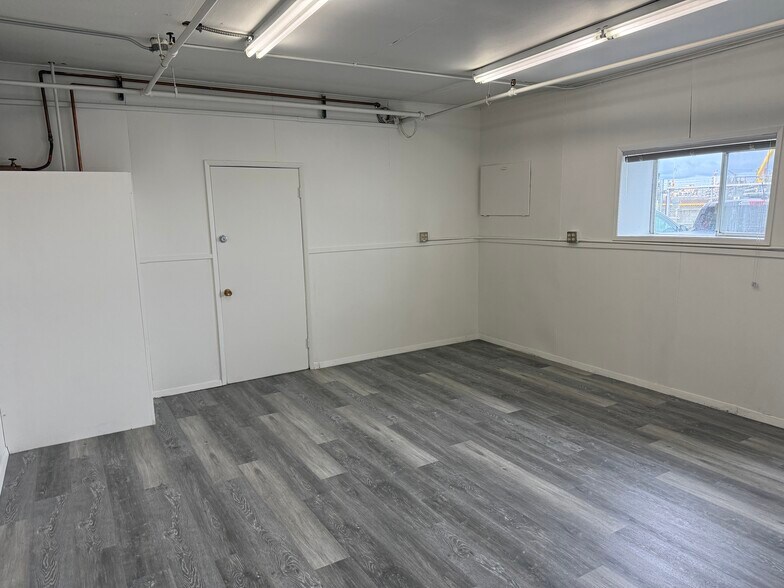 More Photos Of 202 N Cedar St, Port Angeles Flex For Lease