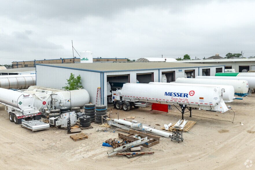 More Photos Of 615 N 6th St, La Porte Manufacturing For Sale