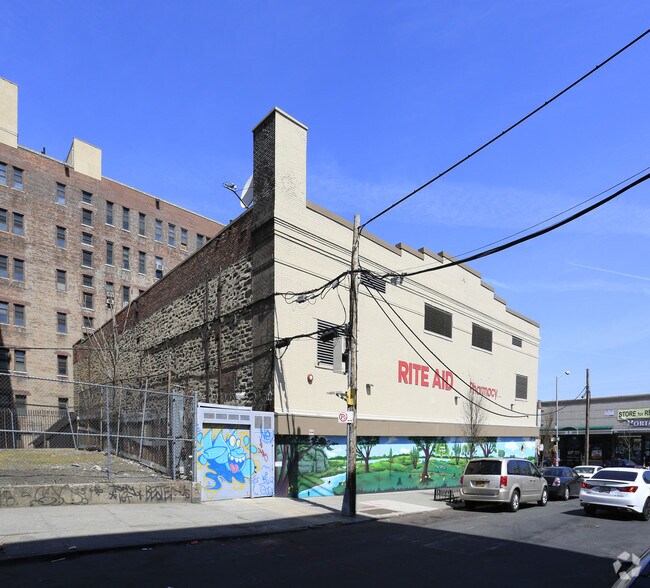 More Photos Of 650 E Tremont Ave, Bronx Storefront For Lease