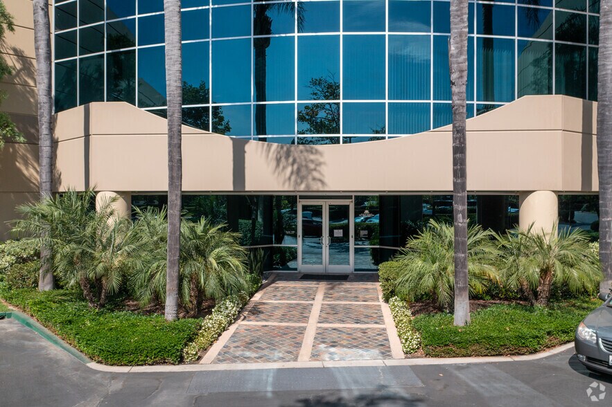 More Photos Of 2 South Pointe Dr, Lake Forest Office For Lease