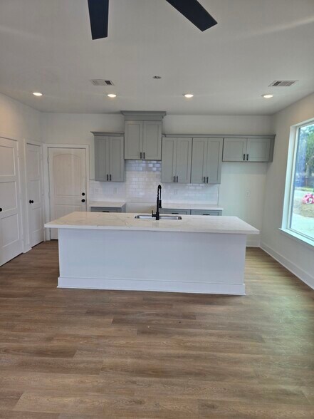 More Photos Of 4501 Newberry St, Houston Apartments For Sale