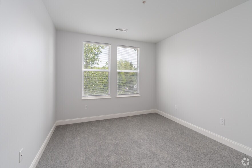 More Photos Of 200-220 Trotter Rd, Weymouth Apartments For Lease