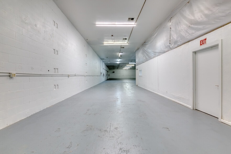 More Photos Of 128 Tomahawk Dr, Indian Harbour Beach Warehouse For Lease