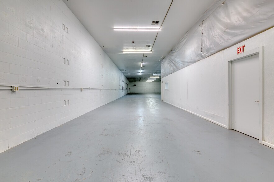 More Photos Of 128 Tomahawk Dr, Indian Harbour Beach Warehouse For Sale