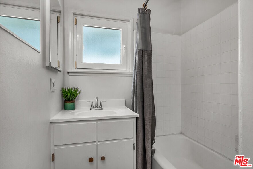 More Photos Of 6515 Vista del Mar, Playa Del Rey Apartments For Sale