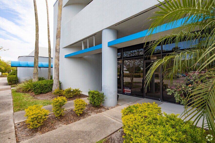 More Photos Of 8402 Laurel Fair Cir, Tampa Unknown For Lease