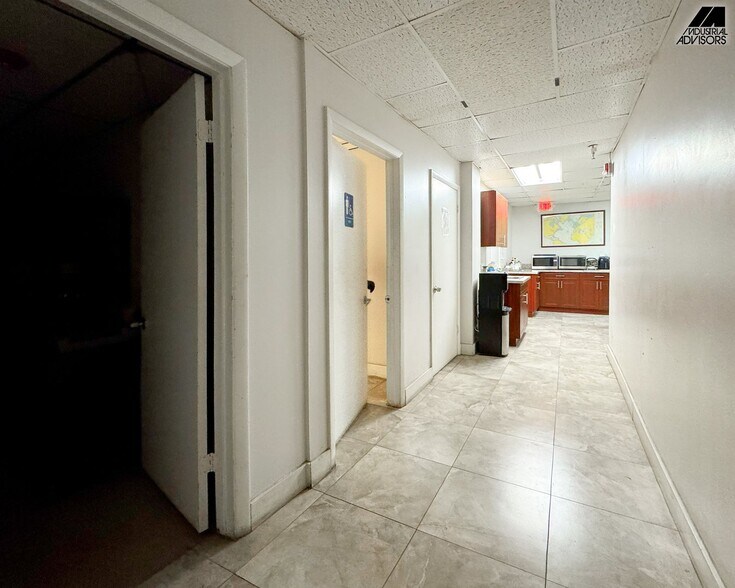 More Photos Of 5601-5603 NW 159th St, Hialeah Manufacturing For Lease