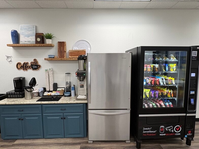 More Photos Of 96 Beach Walk Blvd, Conroe Office For Lease