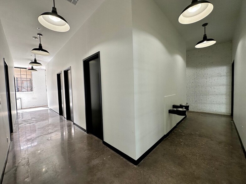 More Photos Of 801 N Broadway Ave, Oklahoma City Storefront Retail Office For Lease