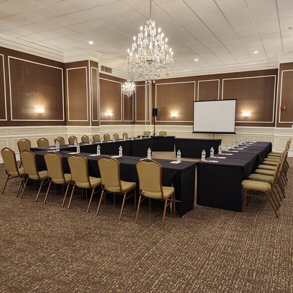 More Photos Of 26555 Telegraph Rd, Southfield Hotel For Sale