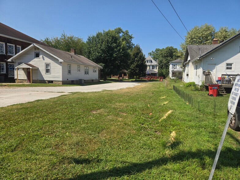 More Photos Of 2228 S 7th St, Terre Haute Specialty For Sale