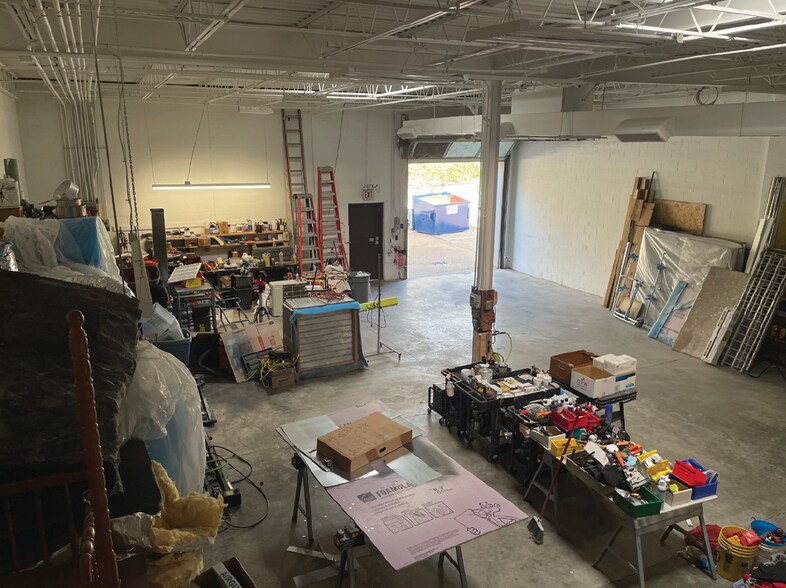 More Photos Of 10987 Lin Valle Dr, Affton Warehouse For Lease