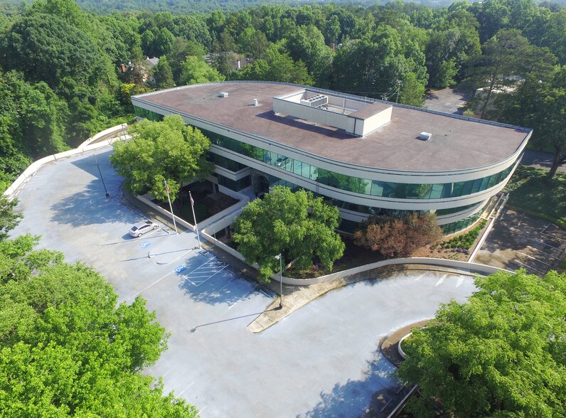 More Photos Of 8010 Roswell Rd, Atlanta Office For Lease