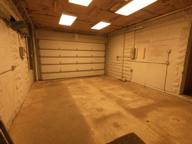 More Photos Of 145 1st Dr NE, New Philadelphia Flex For Lease
