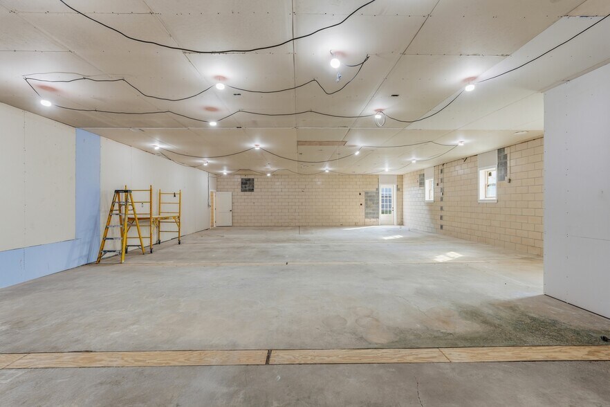 More Photos Of 13175 Washington Springs Winery Ln, Smithsburg Flex For Lease