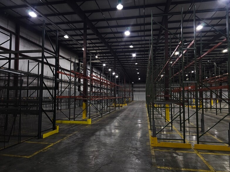 More Photos Of 101 Industrial Dr, Bristol Distribution For Lease