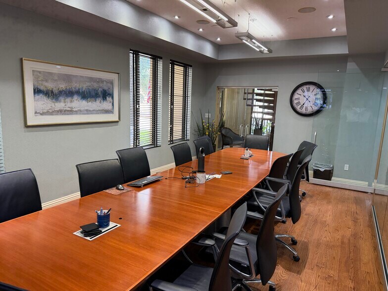 More Photos Of 350 E Pine St, Orlando Office For Lease