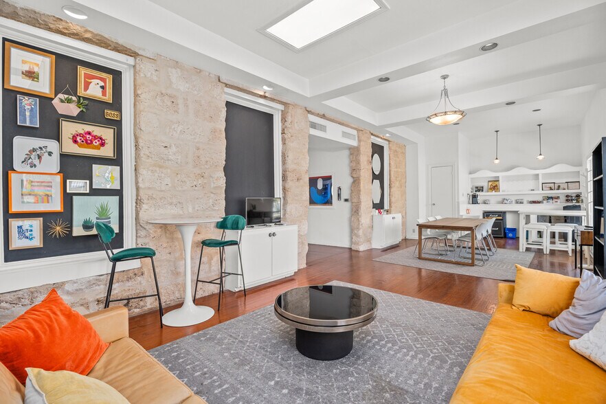 More Photos Of 1002 N Flores St, San Antonio Loft Creative Space For Lease