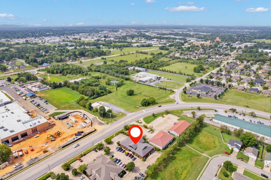 More Photos Of 2964 W Huntsville Ave, Springdale Medical For Lease