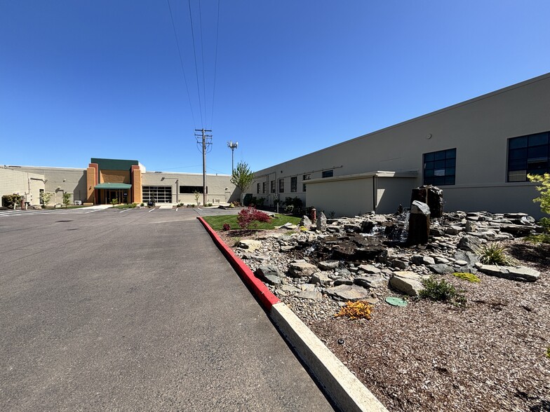 More Photos Of 576 Patterson St NW, Salem Warehouse For Lease