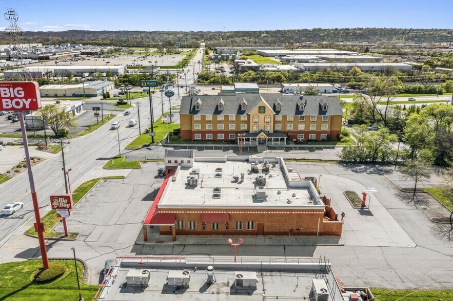 More Photos Of 2439 E Sharon Rd, Cincinnati Restaurant For Sale