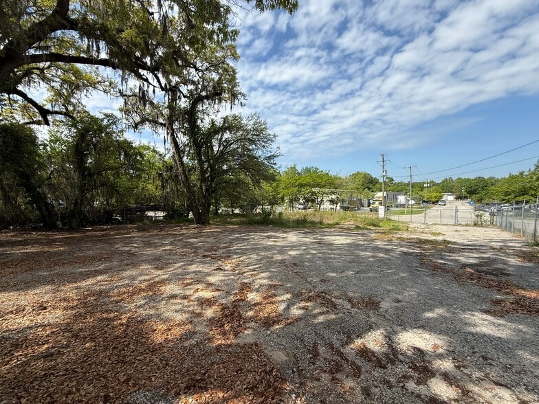 More Photos Of 7266 Cross Park Dr, Charleston Warehouse For Lease