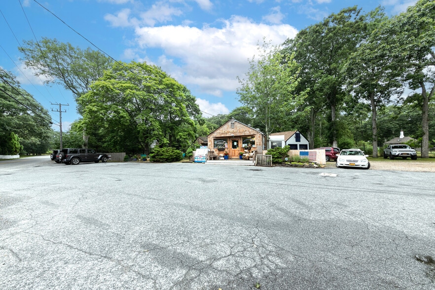 More Photos Of 472 Old Stone Hwy, East Hampton Storefront Retail Residential For Sale
