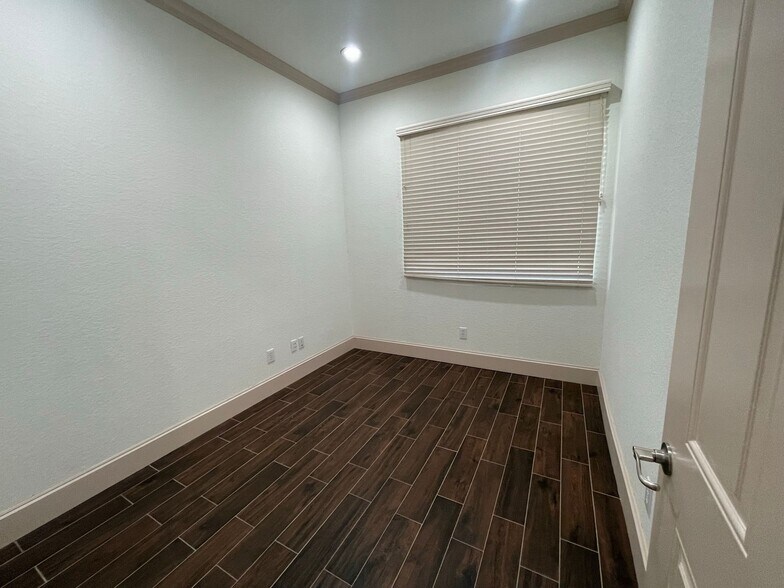 More Photos Of 1842 Snake River Rd, Katy Medical For Sale