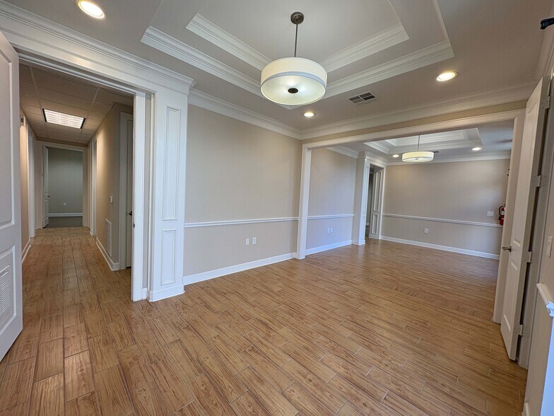 More Photos Of 12440 Emily Ct, Sugar Land Medical For Lease