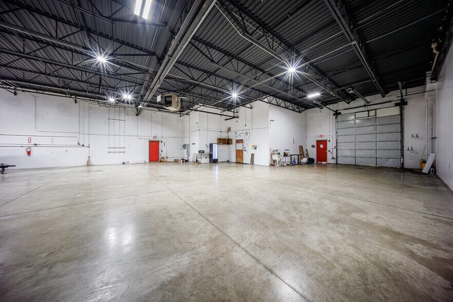 More Photos Of 1221 Commerce Dr, Crete Warehouse For Lease