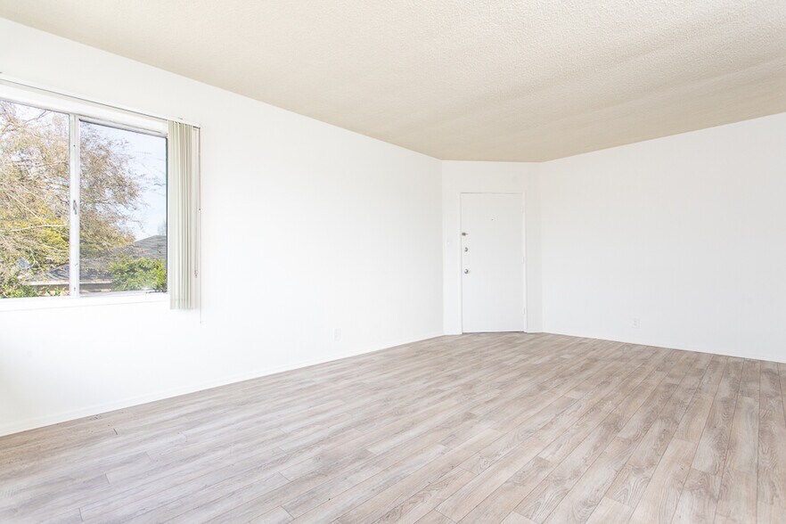 More Photos Of 632 W Hillsdale St, Inglewood Apartments For Sale