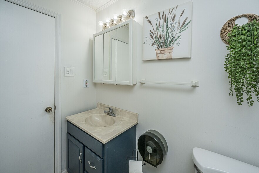 More Photos Of 2136 Easy St, North Charleston Freestanding For Sale