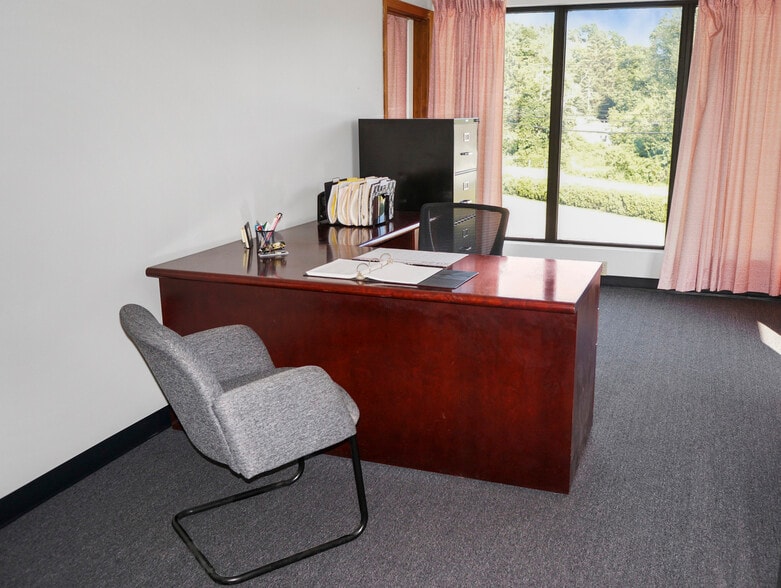 More Photos Of 20 S Anguilla Rd, Pawcatuck Office For Sale