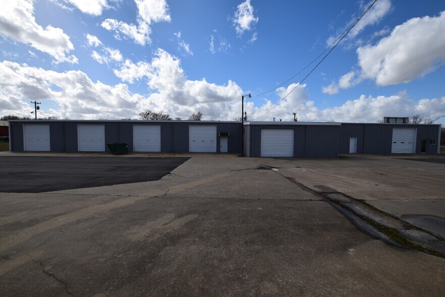 More Photos Of 2175 W Choctaw St, Tahlequah Light Distribution For Sale