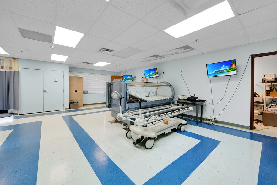 More Photos Of 42490 Garfield Rd, Clinton Township Medical For Lease