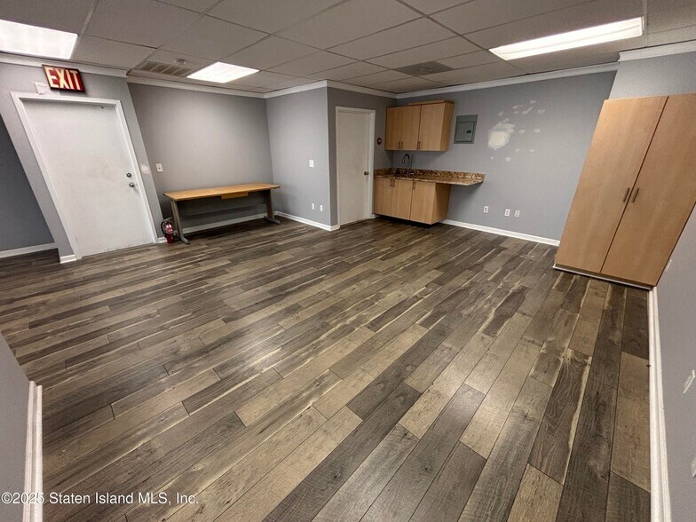 More Photos Of 72 Sharrott Ave, Staten Island Office For Lease