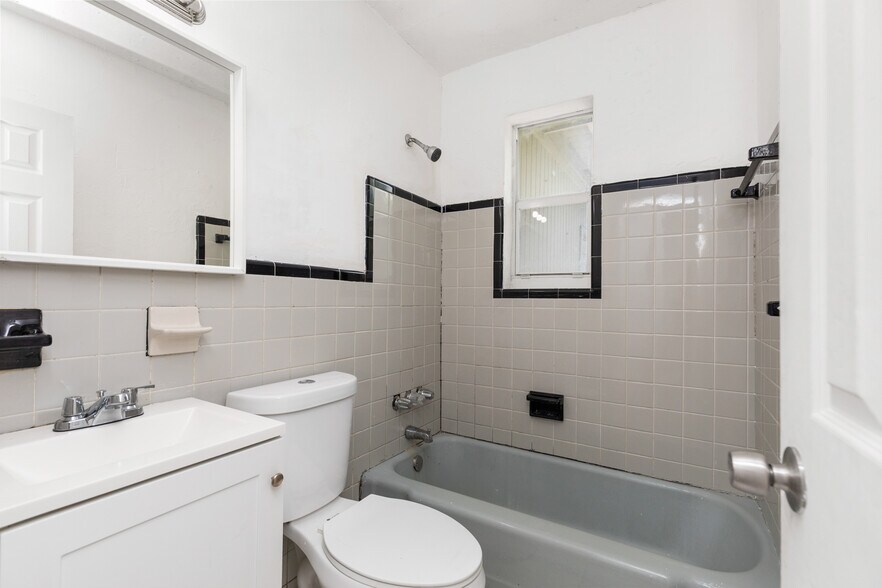 More Photos Of 5521 SW 34th St, Pembroke Park Multifamily For Sale