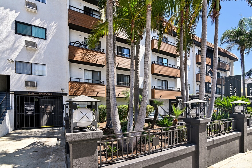 Primary Photo Of 1745-1750 N Wilcox Ave, Los Angeles Apartments For Sale