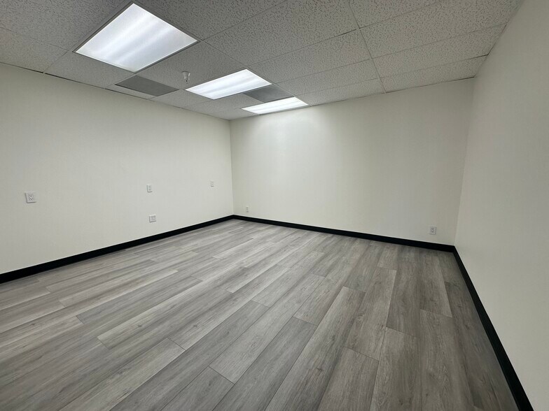 More Photos Of 12628 Raymer St, North Hollywood Warehouse For Lease
