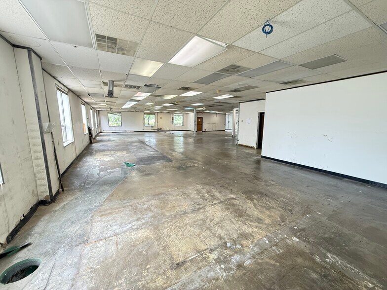 More Photos Of 1606 Headway Cir, Austin Light Manufacturing For Lease