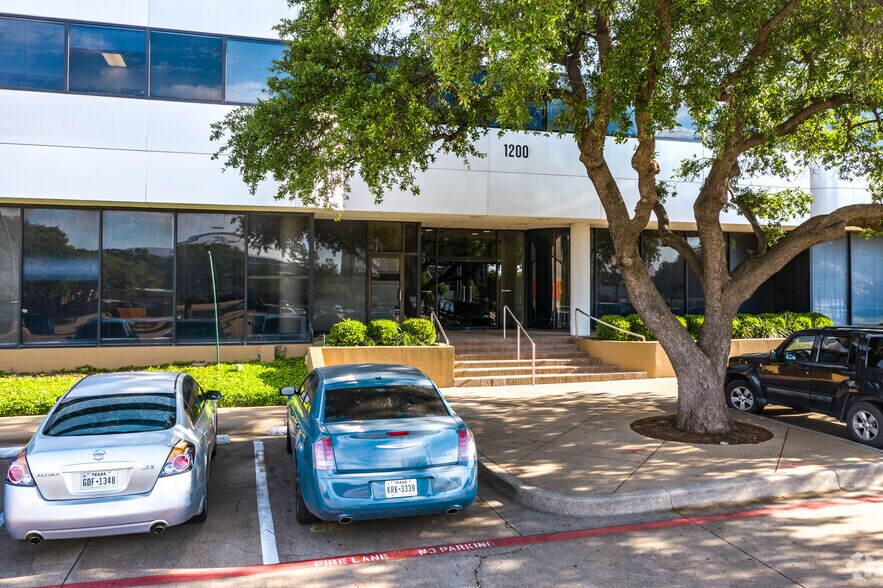 More Photos Of 1200 E Copeland Rd, Arlington Office For Lease