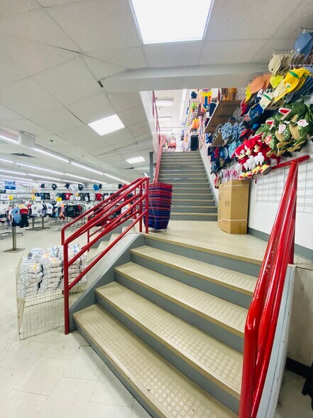 More Photos Of 1285 Broadway, Brooklyn Storefront For Lease