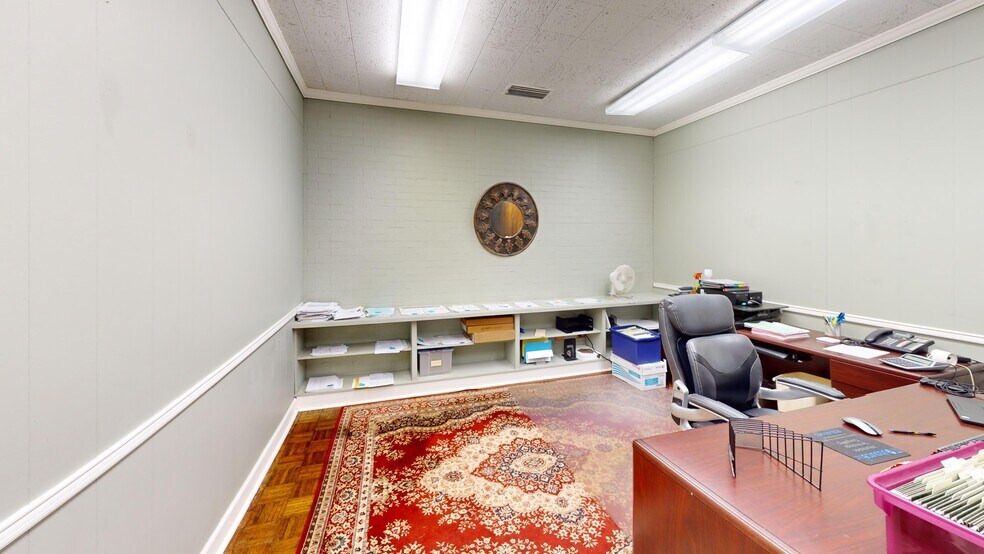 More Photos Of 110 N Main St, Henderson Office For Sale